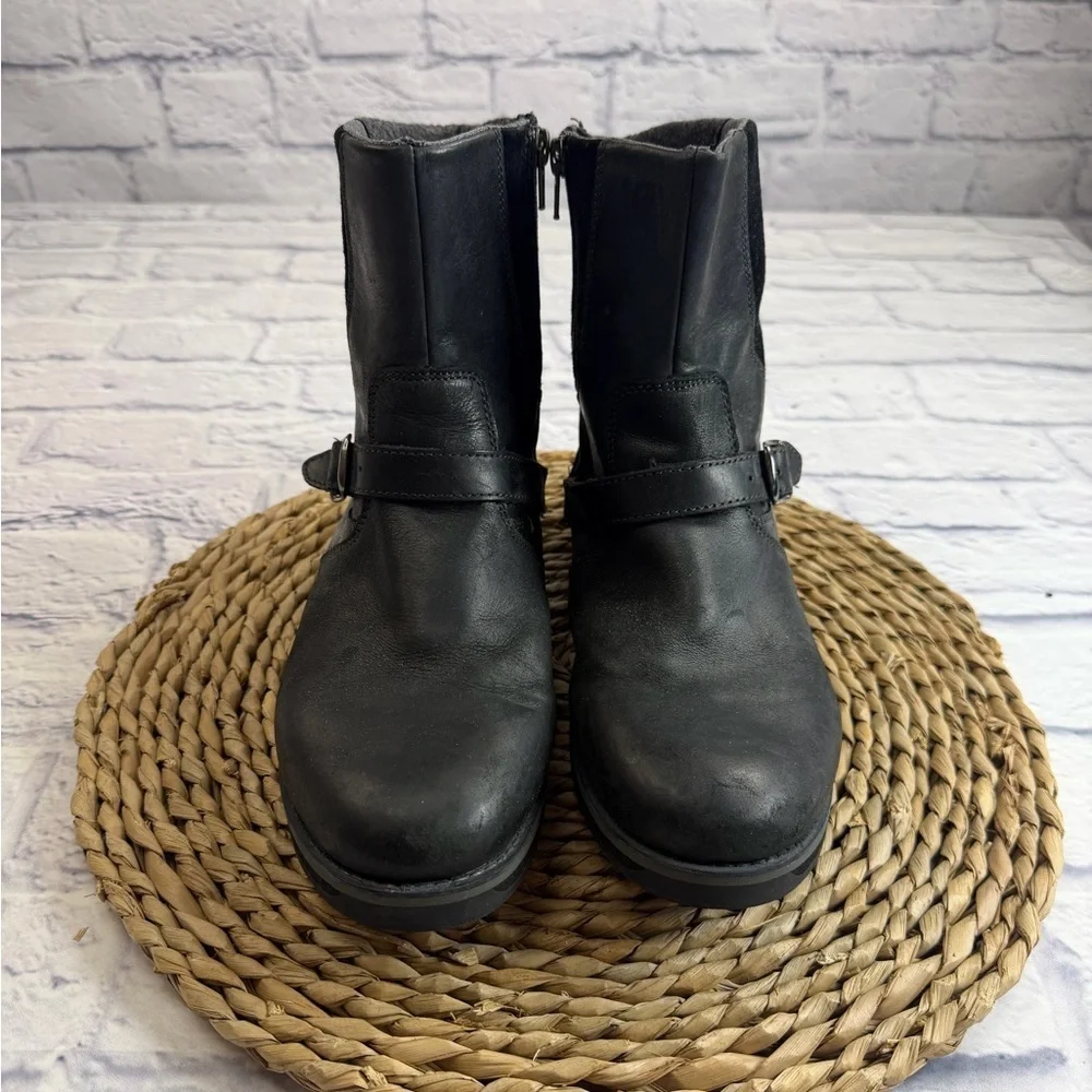 L.L. Bean Women's Black Leather Ankle Boots. Size 9. Outdoors. Warm Boots.Hiking